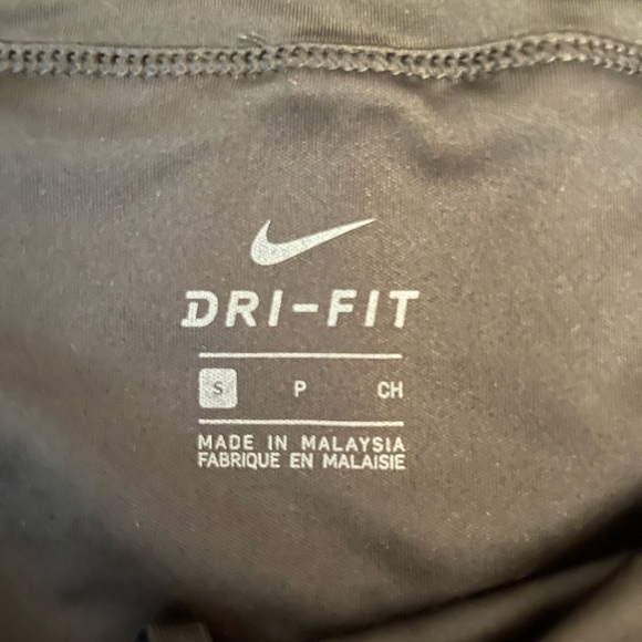 Nike Women's Dry Fit Shorts Size Small - Picture 3 of 6